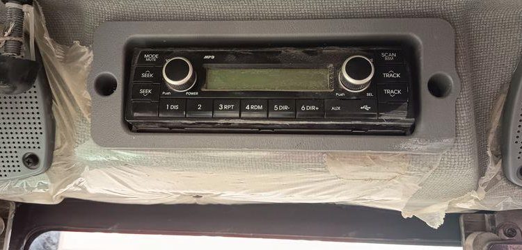 HYUNDAI MINI PELLE SUR CHENILLE 3,8 TONNES  ROB1805
