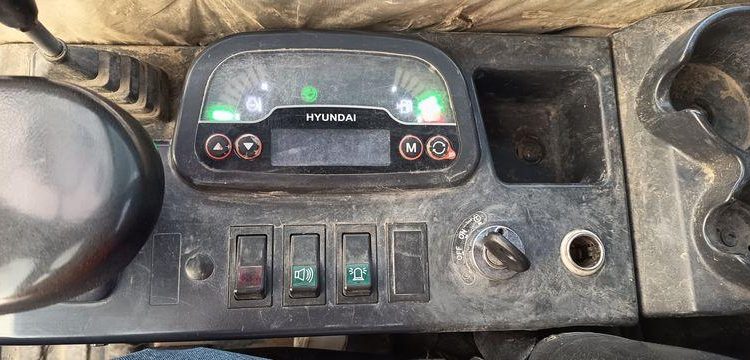 HYUNDAI MINI PELLE SUR CHENILLE 3,8 TONNES  ROB1805