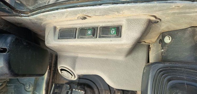HYUNDAI MINI PELLE SUR CHENILLE 3,8 TONNES  ROB1805