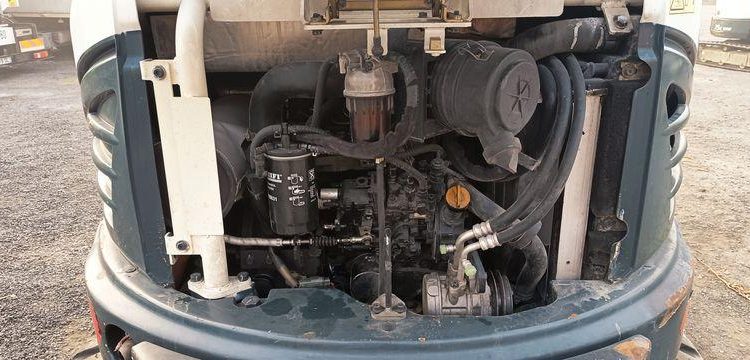 HYUNDAI MINI PELLE SUR CHENILLE 3,8 TONNES  ROB1805