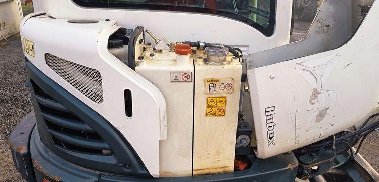 HYUNDAI MINI PELLE SUR CHENILLE 3,8 TONNES  ROB1805