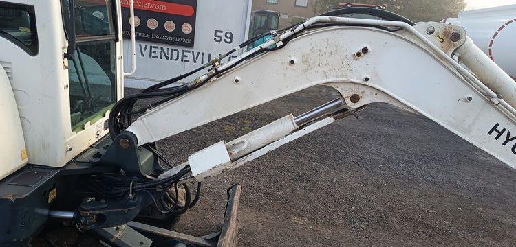 HYUNDAI MINI PELLE SUR CHENILLE 3,8 TONNES  ROB1805