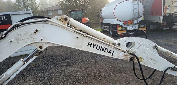 HYUNDAI MINI PELLE SUR CHENILLE 3,8 TONNES  ROB1805