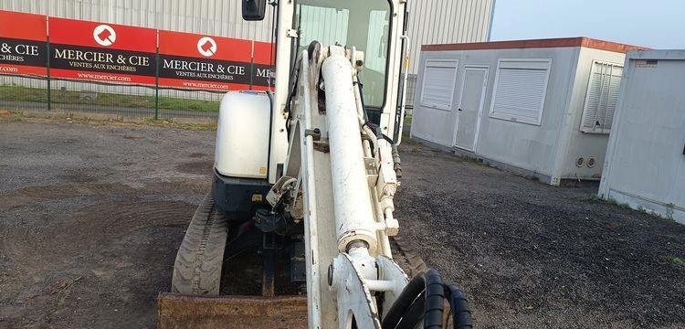 HYUNDAI MINI PELLE SUR CHENILLE 3,8 TONNES  ROB1805