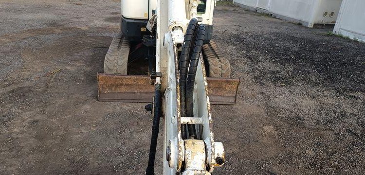 HYUNDAI MINI PELLE SUR CHENILLE 3,8 TONNES  ROB1805
