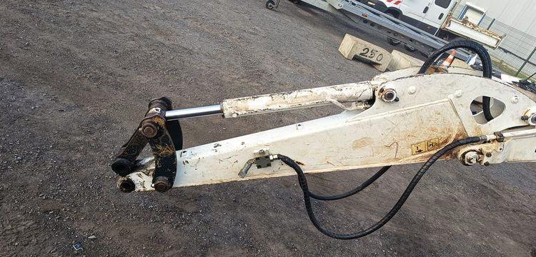 HYUNDAI MINI PELLE SUR CHENILLE 3,8 TONNES  ROB1805