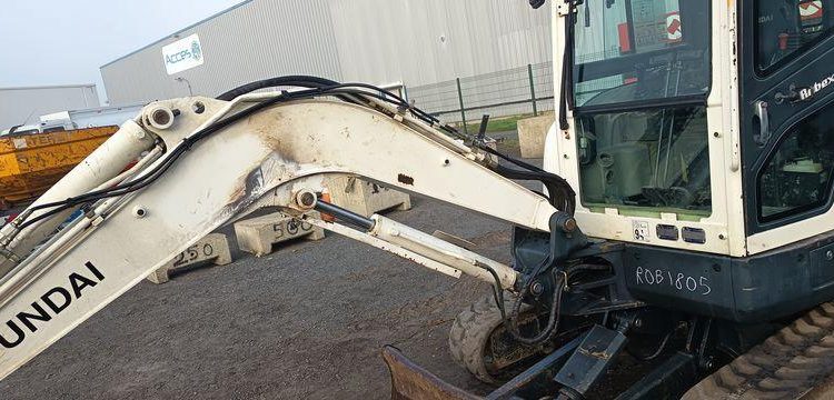 HYUNDAI MINI PELLE SUR CHENILLE 3,8 TONNES  ROB1805