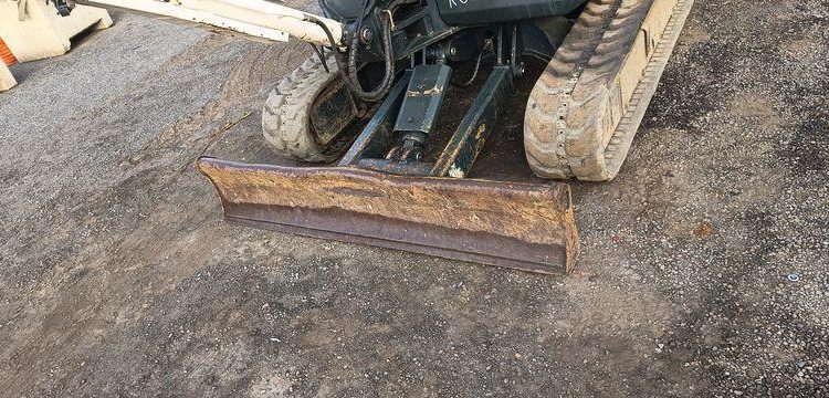 HYUNDAI MINI PELLE SUR CHENILLE 3,8 TONNES  ROB1805