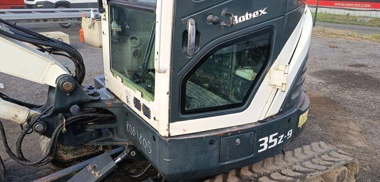 HYUNDAI MINI PELLE SUR CHENILLE 3,8 TONNES  ROB1805