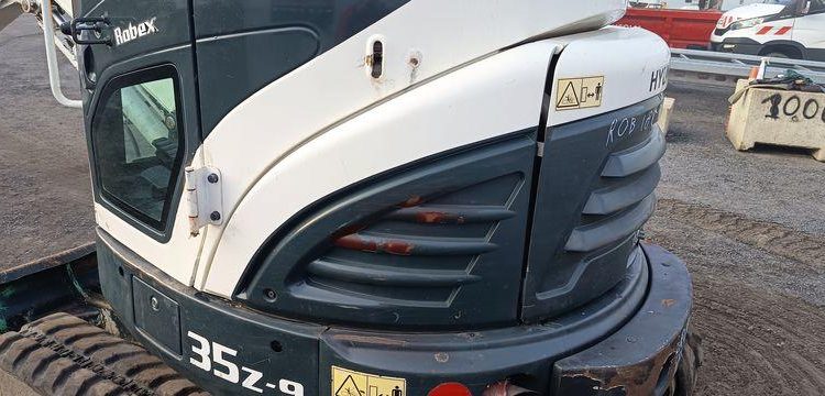 HYUNDAI MINI PELLE SUR CHENILLE 3,8 TONNES  ROB1805