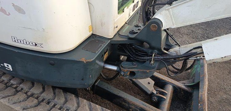 HYUNDAI MINI PELLE SUR CHENILLE 3,8 TONNES  ROB1805