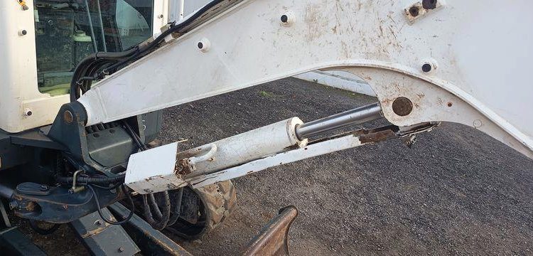 HYUNDAI MINI PELLE SUR CHENILLE 3,8 TONNES  ROB1805