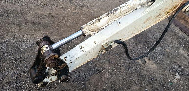 HYUNDAI MINI PELLE SUR CHENILLE 3,8 TONNES  ROB1805