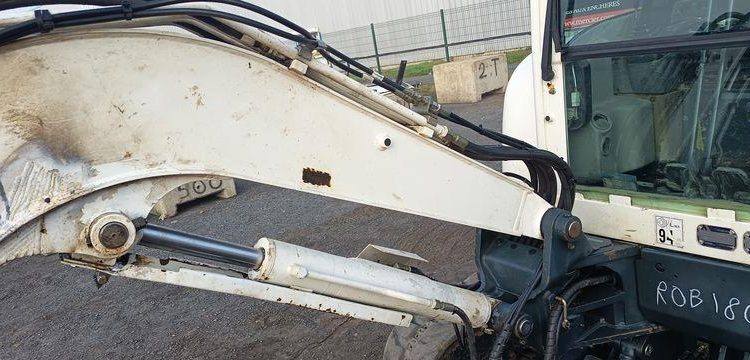 HYUNDAI MINI PELLE SUR CHENILLE 3,8 TONNES  ROB1805