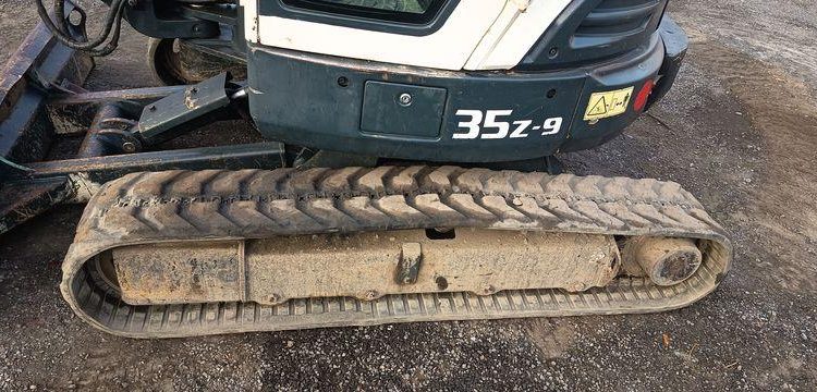HYUNDAI MINI PELLE SUR CHENILLE 3,8 TONNES  ROB1805