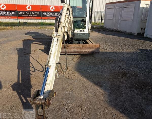 HYUNDAI MINI PELLE SUR CHENILLES 3,8 TONNES  ROB1812