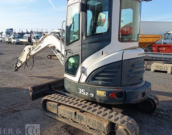 HYUNDAI MINI PELLE SUR CHENILLES 3,8 TONNES  ROB1812