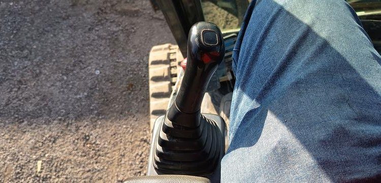 HYUNDAI MINI PELLE SUR CHENILLES 3,8 TONNES  ROB1812