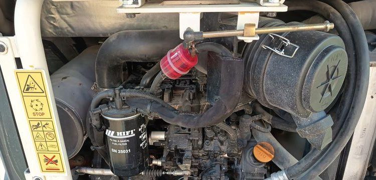HYUNDAI MINI PELLE SUR CHENILLES 3,8 TONNES  ROB1812
