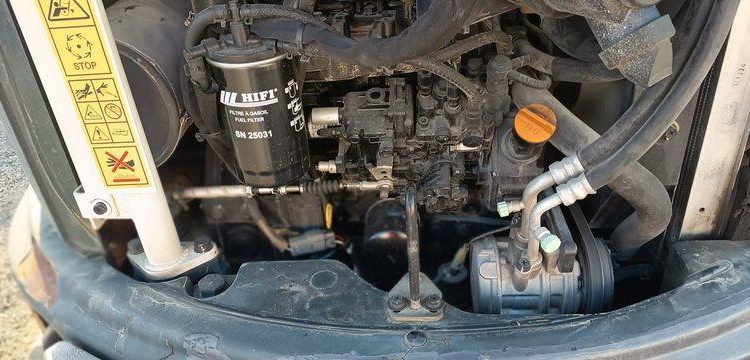 HYUNDAI MINI PELLE SUR CHENILLES 3,8 TONNES  ROB1812
