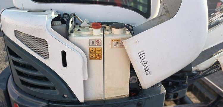 HYUNDAI MINI PELLE SUR CHENILLES 3,8 TONNES  ROB1812