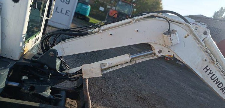 HYUNDAI MINI PELLE SUR CHENILLES 3,8 TONNES  ROB1812