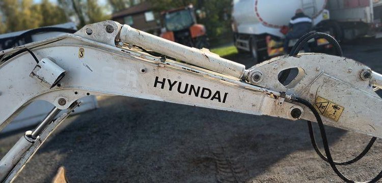 HYUNDAI MINI PELLE SUR CHENILLES 3,8 TONNES  ROB1812