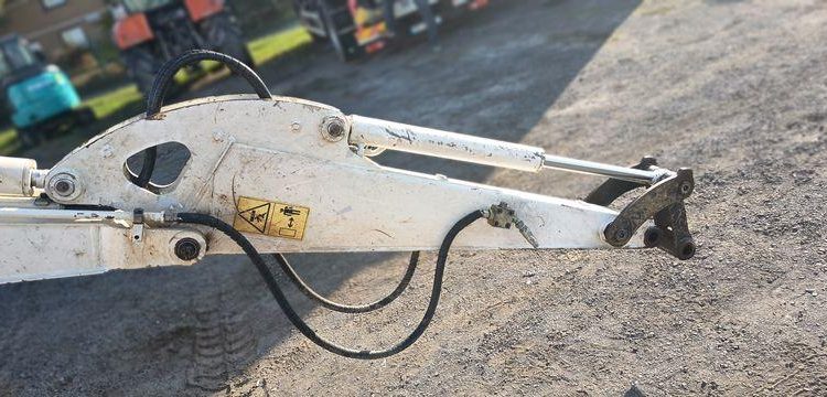 HYUNDAI MINI PELLE SUR CHENILLES 3,8 TONNES  ROB1812