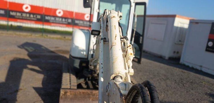HYUNDAI MINI PELLE SUR CHENILLES 3,8 TONNES  ROB1812