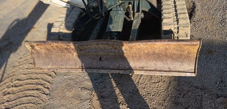 HYUNDAI MINI PELLE SUR CHENILLES 3,8 TONNES  ROB1812