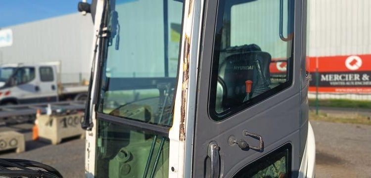 HYUNDAI MINI PELLE SUR CHENILLES 3,8 TONNES  ROB1812