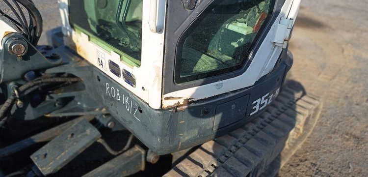 HYUNDAI MINI PELLE SUR CHENILLES 3,8 TONNES  ROB1812