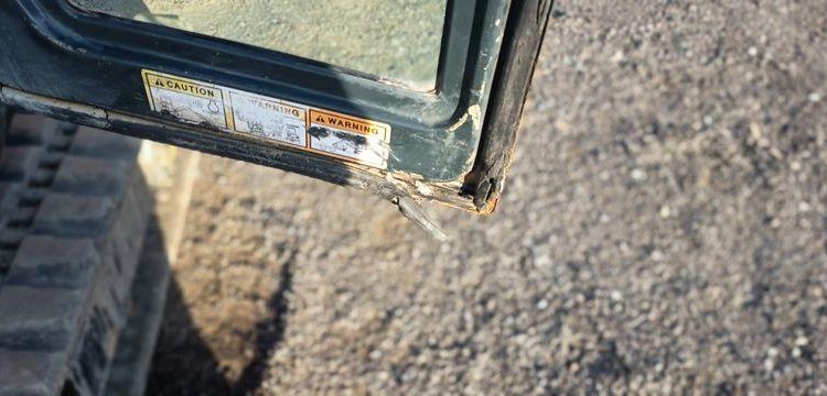HYUNDAI MINI PELLE SUR CHENILLES 3,8 TONNES  ROB1812