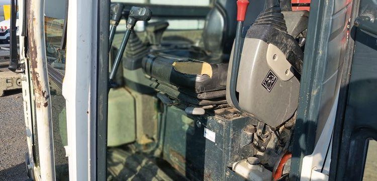 HYUNDAI MINI PELLE SUR CHENILLES 3,8 TONNES  ROB1812