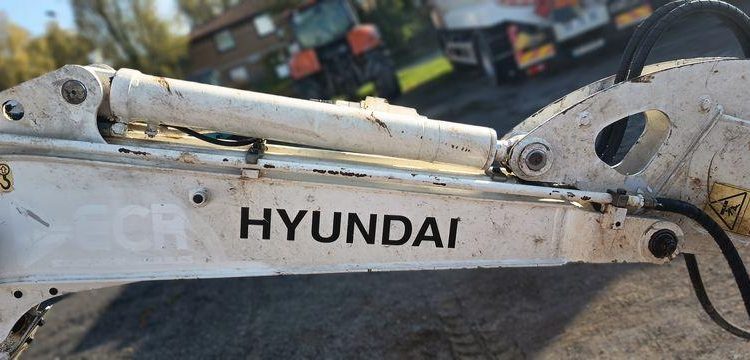 HYUNDAI MINI PELLE SUR CHENILLES 3,8 TONNES  ROB1812
