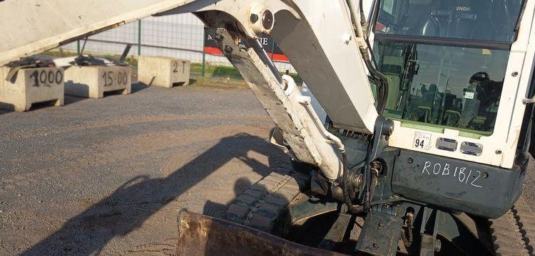 HYUNDAI MINI PELLE SUR CHENILLES 3,8 TONNES  ROB1812