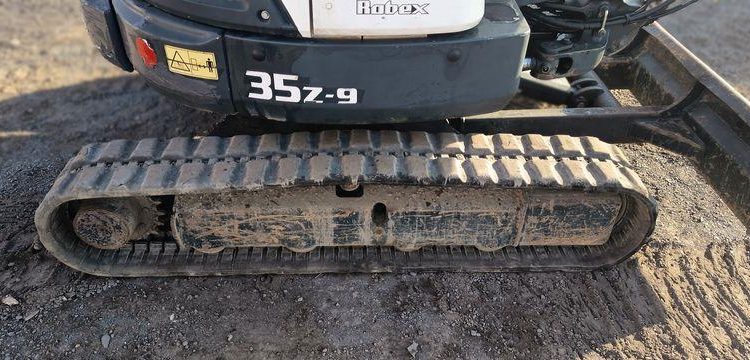 HYUNDAI MINI PELLE SUR CHENILLES 3,8 TONNES  ROB1812