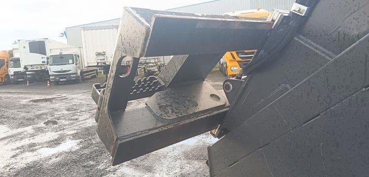 BOBCAT SCIE A ROCHE  SARWS24
