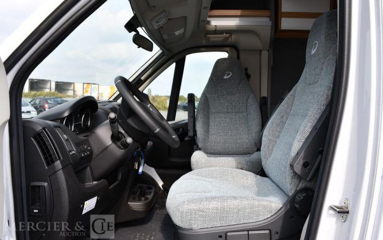 DETHLEFFS CAMPING CAR JUST T7052 DBM BLANC Y71594