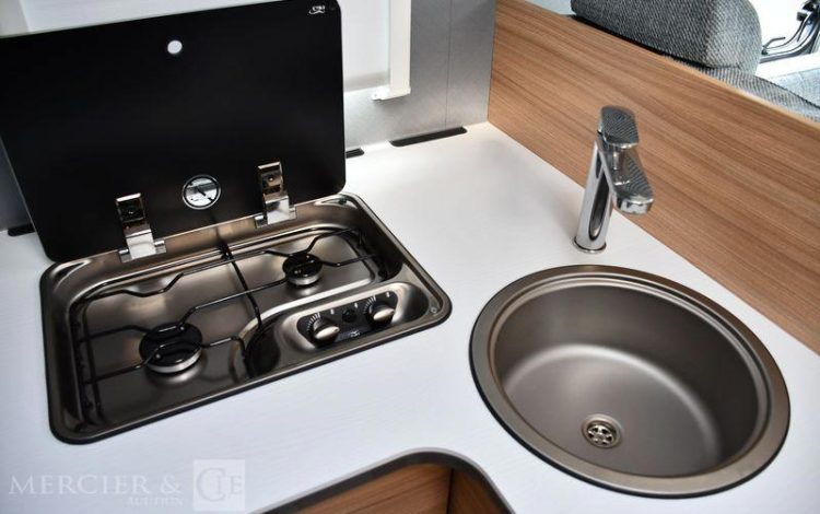 DETHLEFFS CAMPING CAR JUST T7052 DBM BLANC Y71594