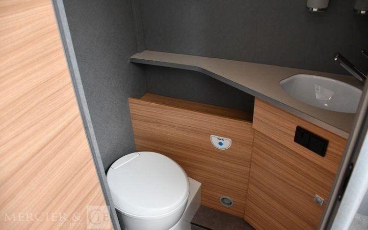 DETHLEFFS CAMPING CAR JUST T7052 DBM BLANC Y71594