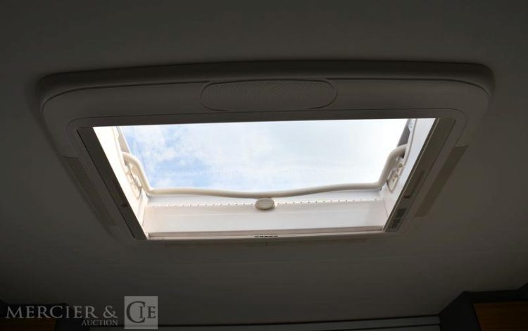 DETHLEFFS CAMPING CAR JUST T7052 DBM BLANC Y71594