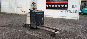 CROWN TRANSPALETTE ELECTRIQUE AUTOPORTE WT3040 – CAPACITE NOMINALE : 2 TONNES – 2396 H  10113