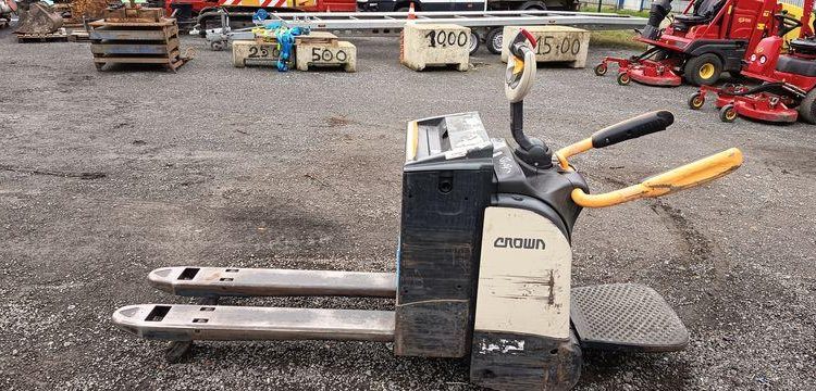 CROWN TRANSPALETTE ELECTRIQUE AUTOPORTE WT3040 – CAPACITE NOMINALE : 2 TONNES – 2396 H  10113