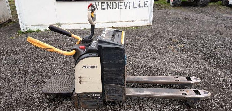 CROWN TRANSPALETTE ELECTRIQUE AUTOPORTE WT3040 – CAPACITE NOMINALE : 2 TONNES – 2396 H  10113