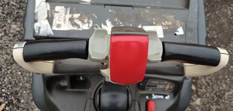 CROWN TRANSPALETTE ELECTRIQUE AUTOPORTE WT3040 – CAPACITE NOMINALE : 2 TONNES – 2396 H  10113