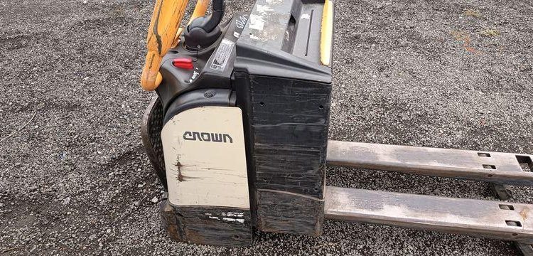 CROWN TRANSPALETTE ELECTRIQUE AUTOPORTE WT3040 – CAPACITE NOMINALE : 2 TONNES – 2396 H  10113