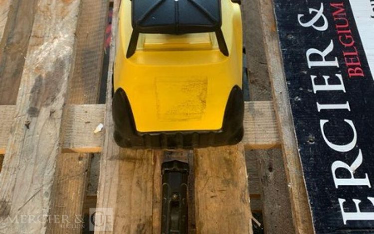 LEICA RUGBY 100  NIV010017