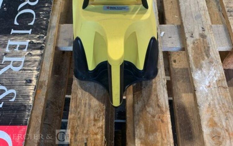 LEICA RUGBY 100  NIV010017