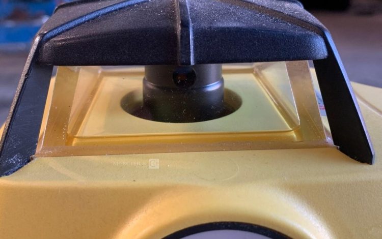 LEICA RUGBY 100  NIV010017